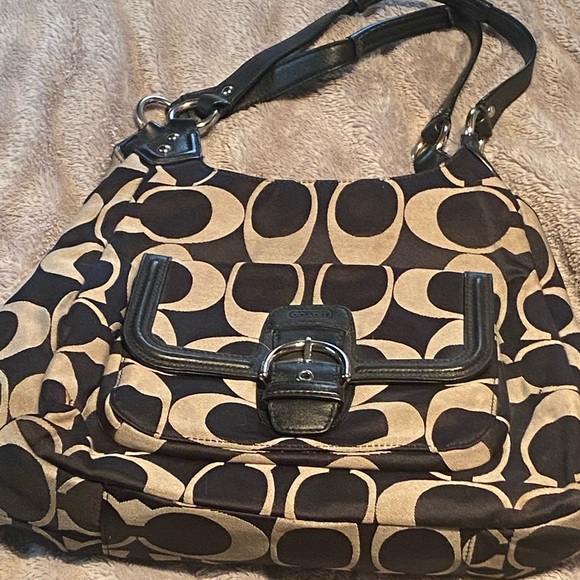 Coach Handbags - Coach signature purse
